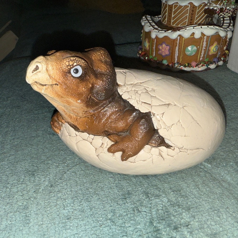 Windstone Dinosaur Editions - Egg Hatching Figurine - Brown and Cream